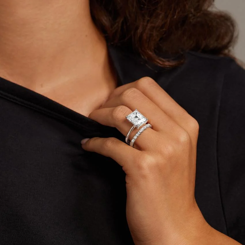 Skyline Emerald Cut Diamond Ring Platinum - Image 3